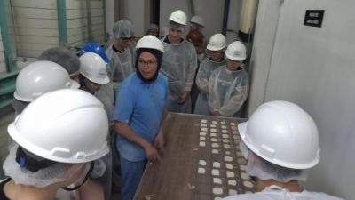 Estudantes de Guaraniaçu visitam Moinho Coprossel e conhecem processo de industrialização do trigo
